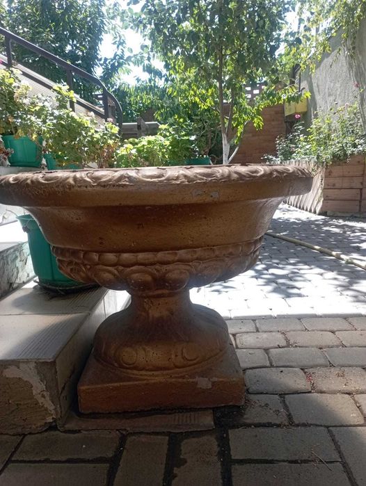 Продам вазоны! В наличии 3 шт.