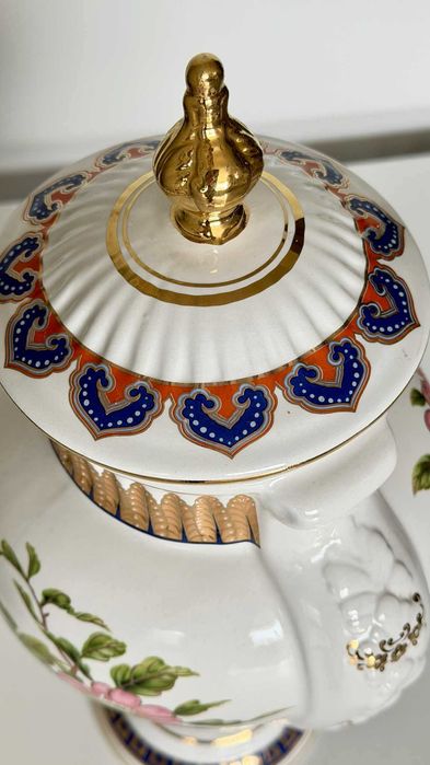 Винтидж порцеланова амфора / ваза с капак