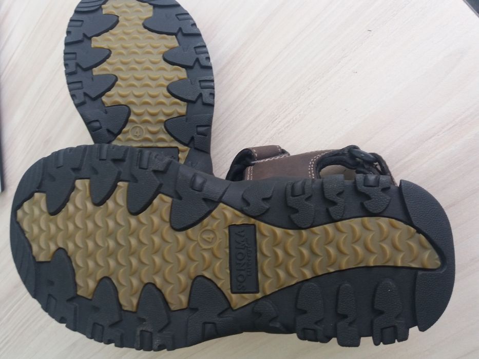 Нови маркови сандали SONOMA