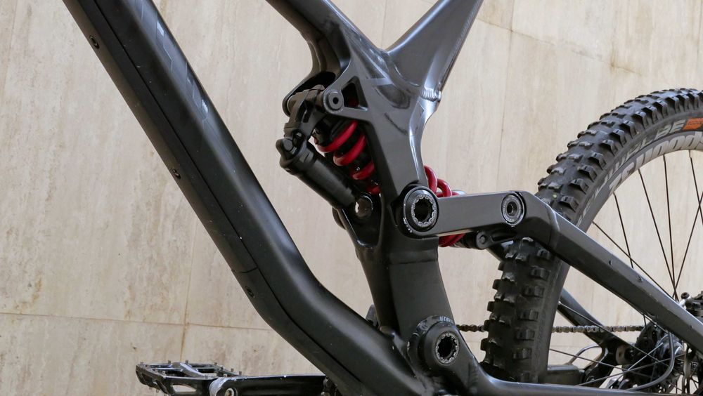 Canyon Sender AL 5 – състезателен Downhill