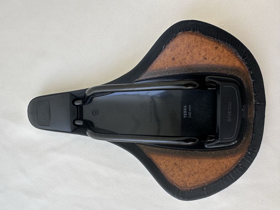 Fizik Terra Alpaca X5 -велосипедно седло
