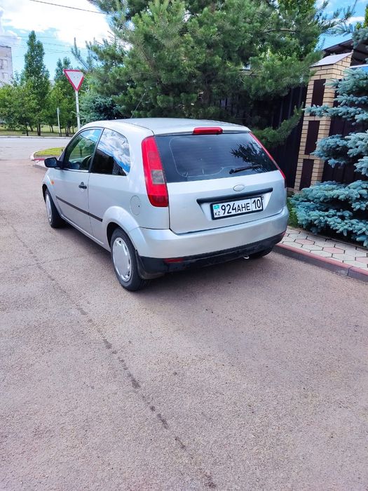 Ford Fiesta 2005 год
