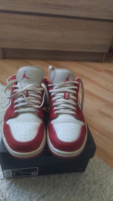 Vând Jordan 1 gym red