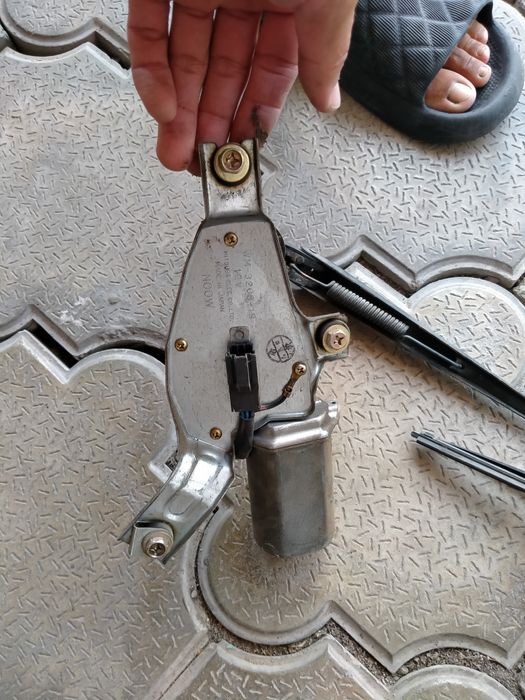 Продам капот  mitsubishi space runner