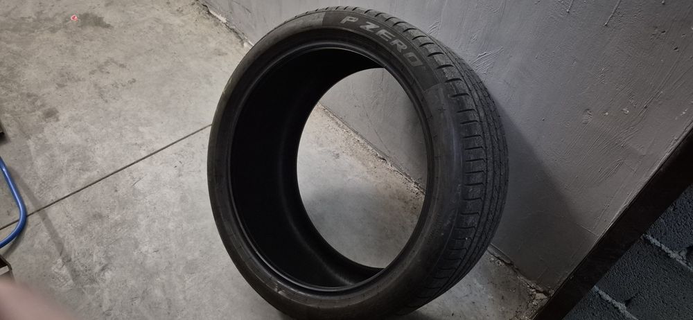 Продам комплект летних шин Pirelli