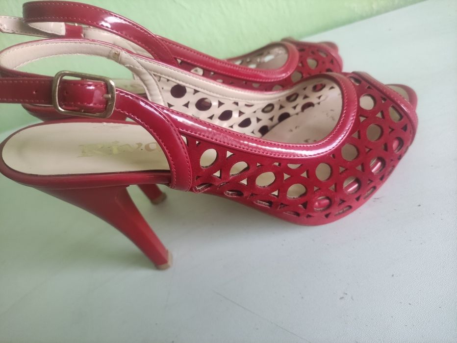 Червени дамски обувки с ток Rivas