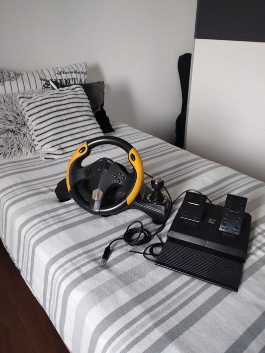 Volan cu pedale de gaming