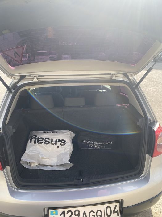 Продам volkswagen golf 2005 года.