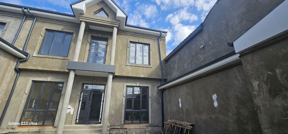 Ikki sotihli uchaska 3 urvinli binosi bilan 5 hona+oshhona+padval