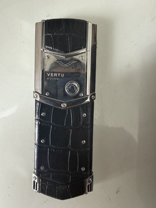 Продаю телефон Vertu