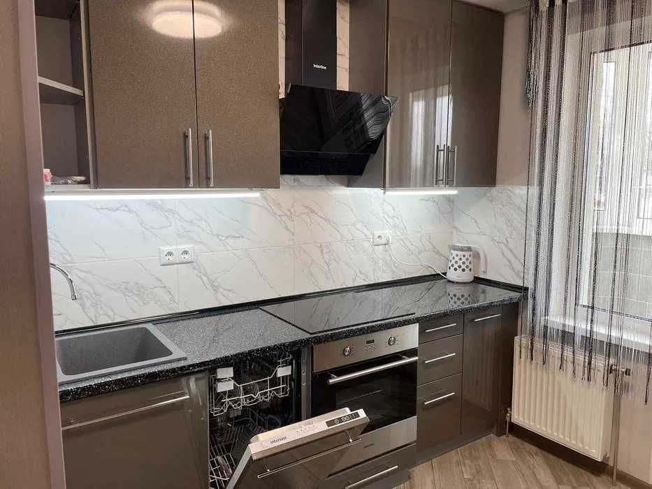 Дава се под наем Двустаен апартамент в София, Център - 65 кв.м за 433.5 € - Снимка #2