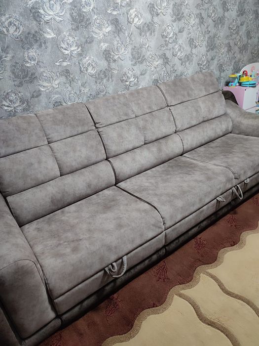 Продаю диван. В хорошем состоянии .