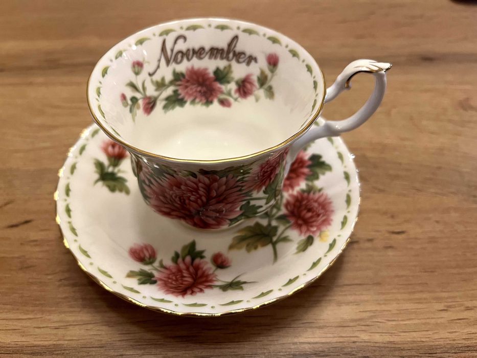 Чаша за чай/кафе Royal Albert January, November Flower of the Month