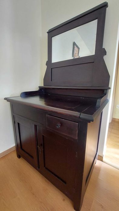 Vand mobilier vechi, lemn masiv, reconditionat, stare foarte buna