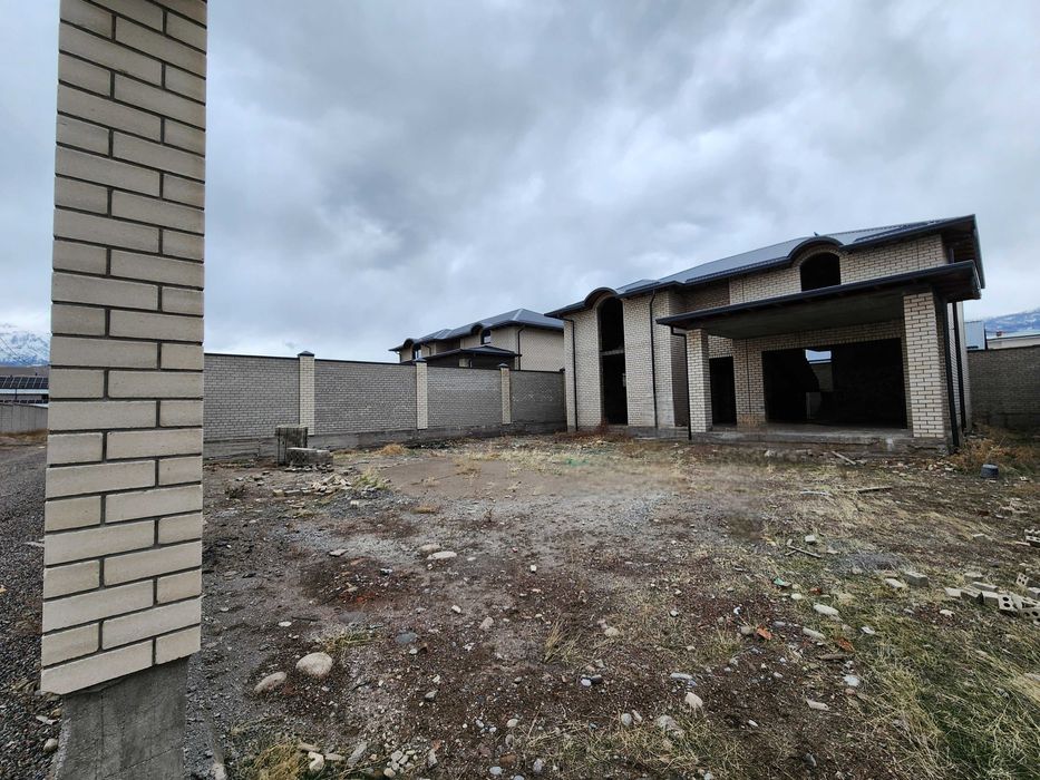 Дача в современном коттеджном городке за Газалкентом, 6 соток
6 соток