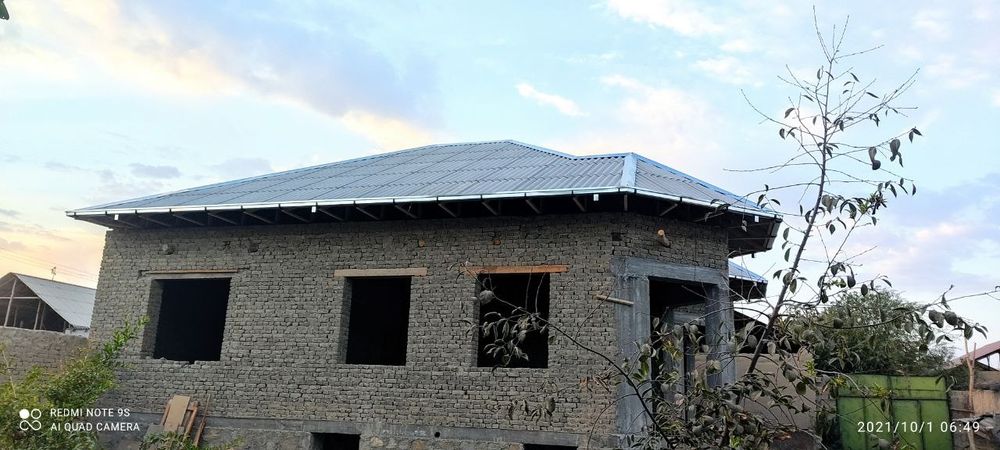 Hovli sotiladi oqtoshda