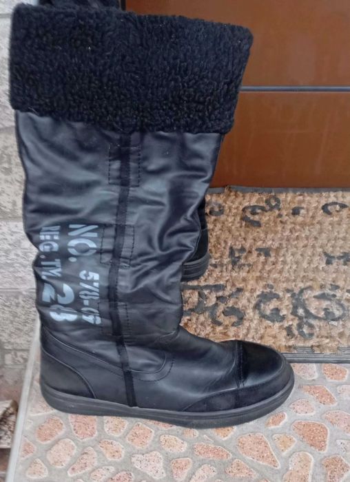 Дамски ботуши от черна изкуствена кожа