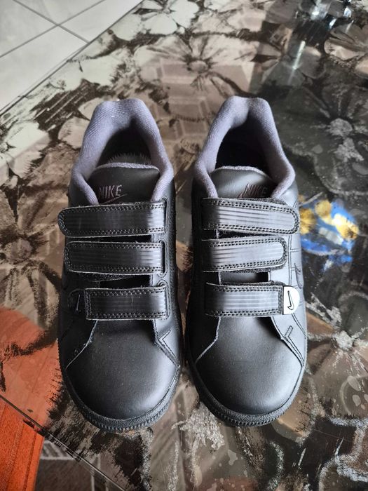 Във добро състояние почтни нови Nike маратонки