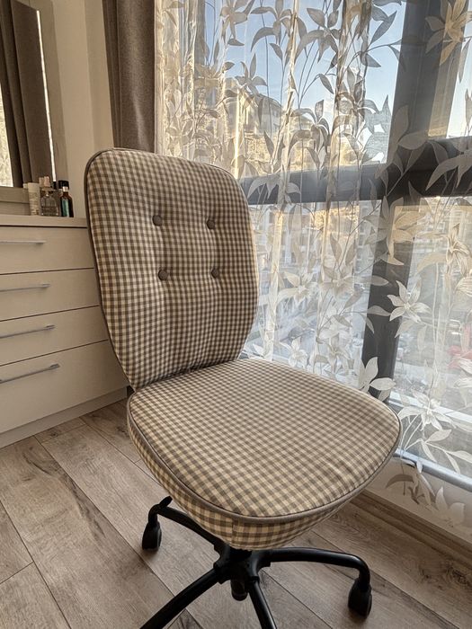 Стол за бюро от плат