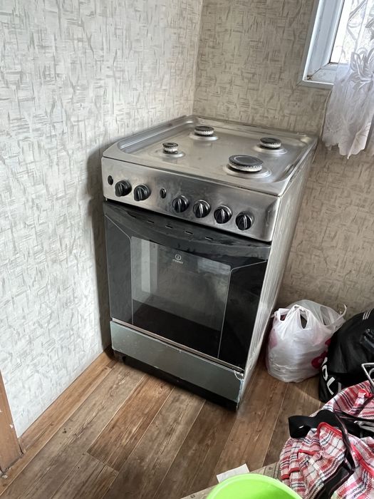 Газовая плита,в хорошем состояний