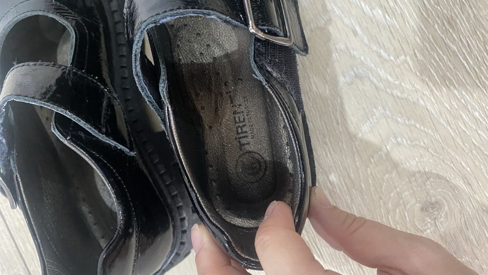 Туфли на девочку 34