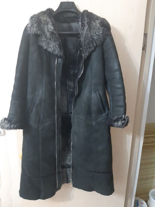 Дубленка,в черном цвете.