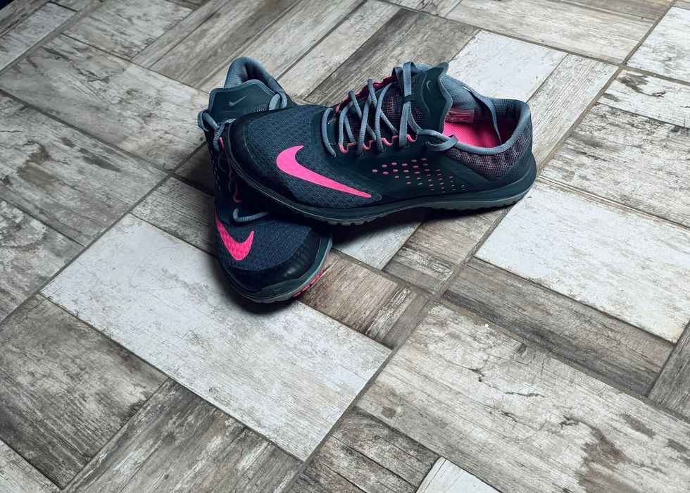 Дамски маратонки Nike