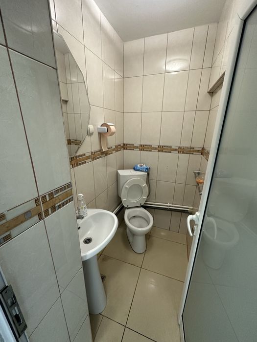 Vand salon infrumusetare sau schimb cu autoturism