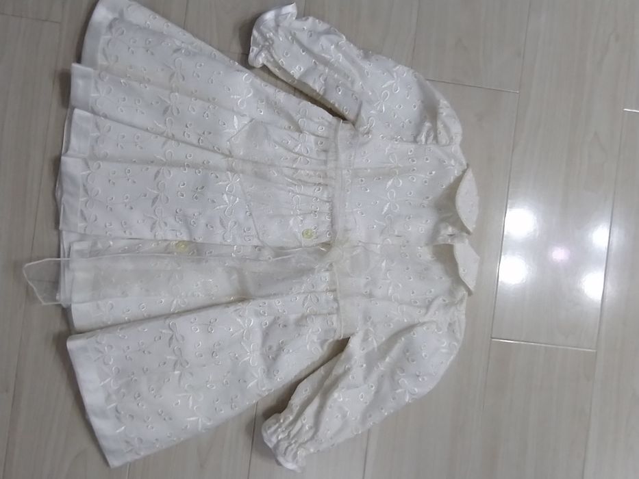 Doua rochițe elegante , 7-8luni,ambele 120 lei