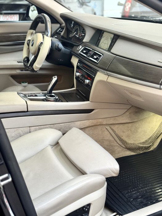BMW Seria 7 f01 xDrive M-Pachet