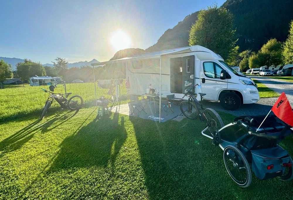 Vând Autorulotă Premium, Semiintegrată, Dethleffs Just Camp T 6812 EB