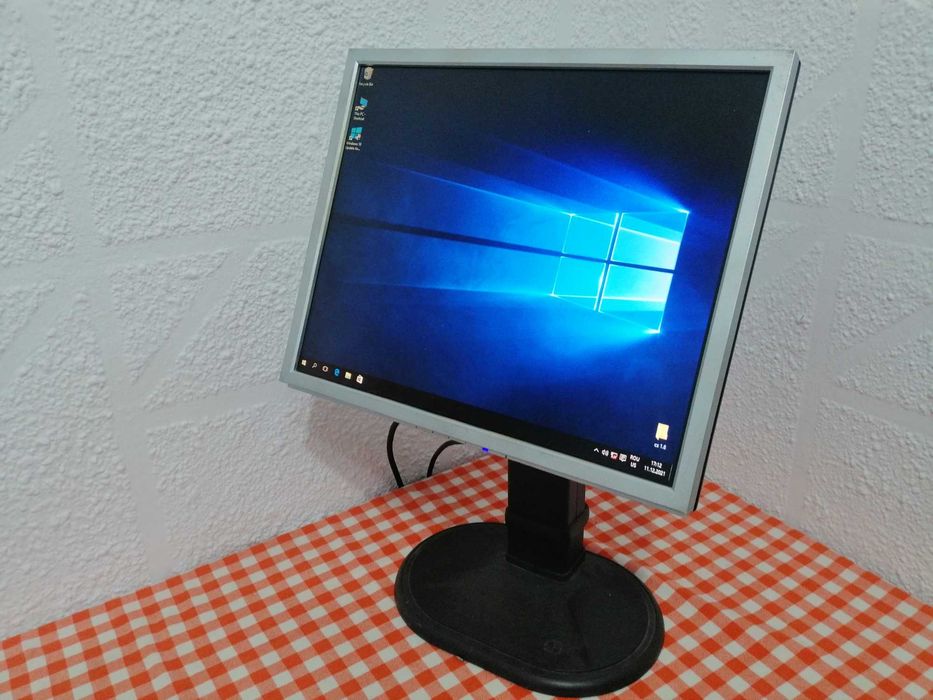 Vand 2 Monitoare 19" 50 cm diag pret negociabil