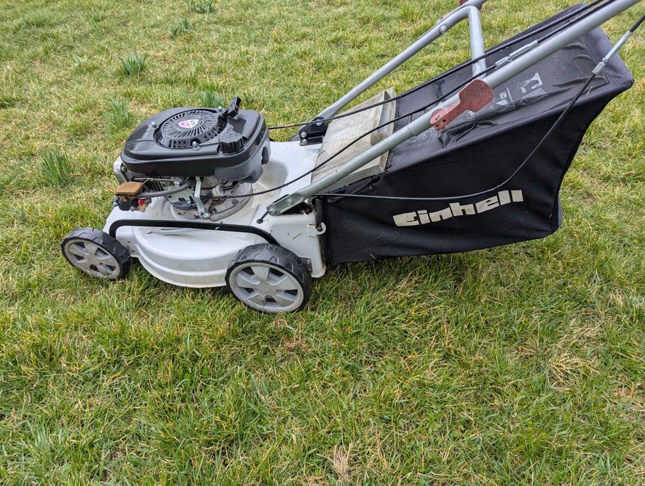 Masina de tuns iarba cu tractiune Einhell