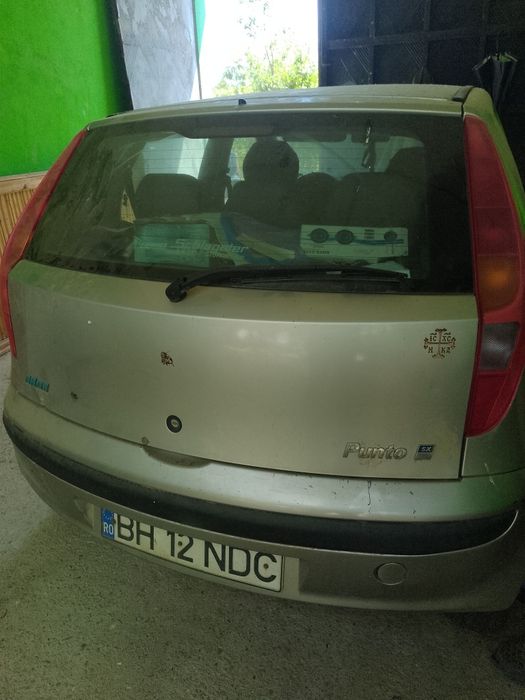 Vând Fiat Punto ,motor de 1,2 CP,pe benzină  la  2000  RON.Nr de telefon 0726338301