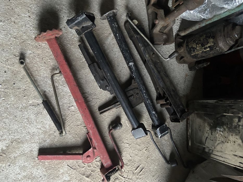 Автомобильные Дамкраты разные б/у