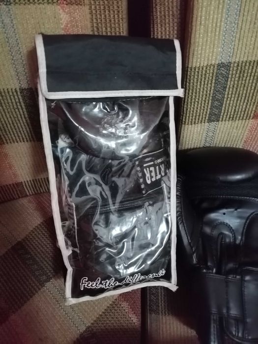 Боксови ръкавици