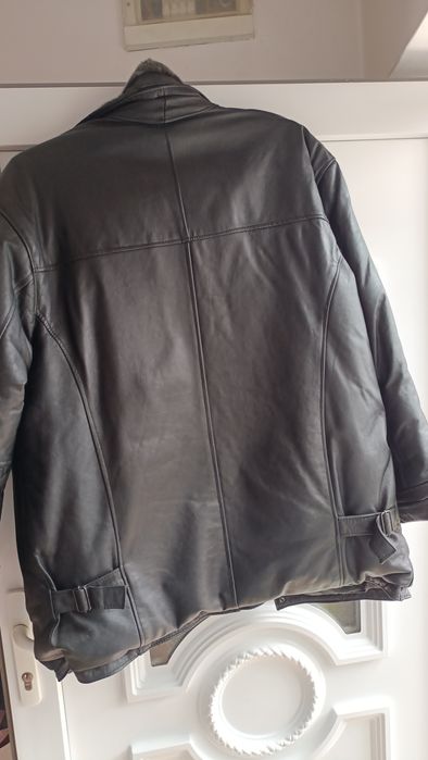 Jeaca de piele neagra