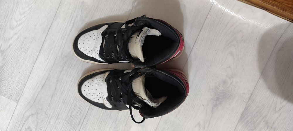 Женские кроссовки