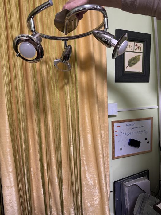 Осветително тяло с три лампи