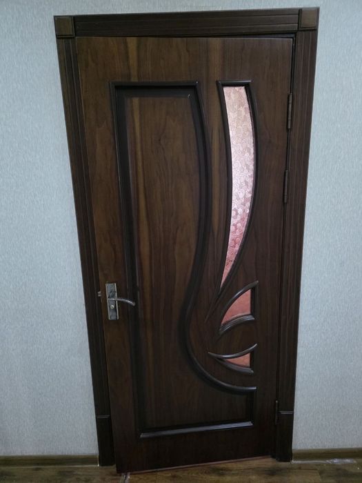 двери из материала шпон в хорошем состоянии