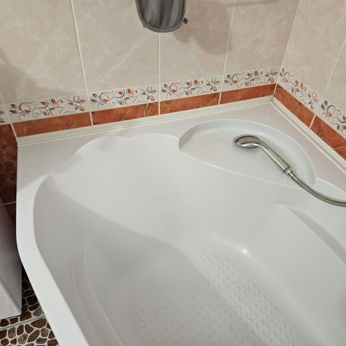 Продам акриловую ванну