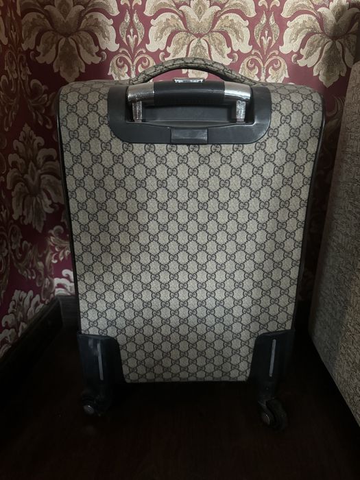 Чемодан маленький