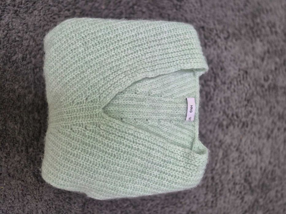 Дамски плътни пуловери