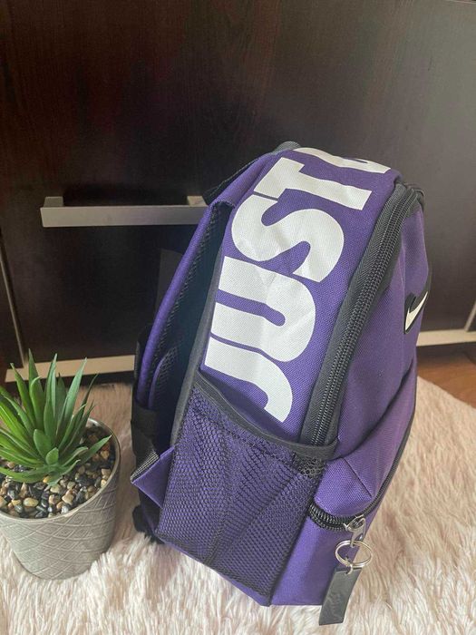 Нова раница Nike