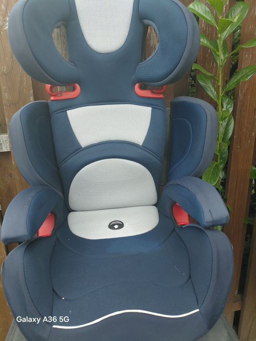 Vând scaun auto 15-36 kg