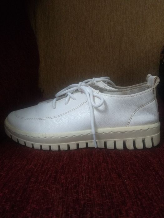 Женские кроссовки