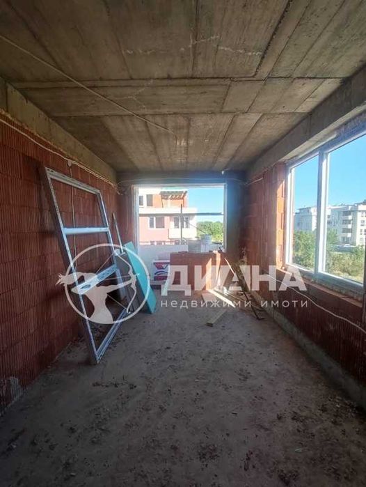 Продава се Двустаен апартамент в Пловдив, Остромила - 60 кв.м за 1284 €/кв.м - Снимка #1