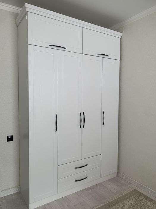 Белый шкаф, в отличном состоянии