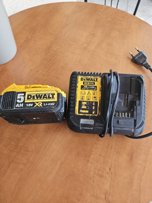 Set dewalt 18v baterie si incarcator