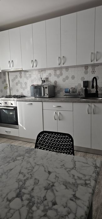 Apartament 4 camere, mobilat,utilat, 2 băi, et 2